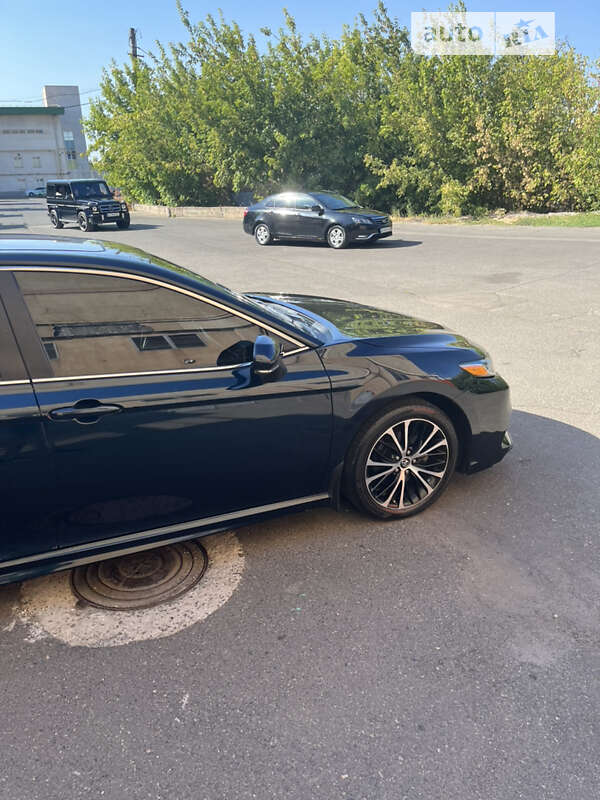 Седан Toyota Camry 2019 в Кривом Роге