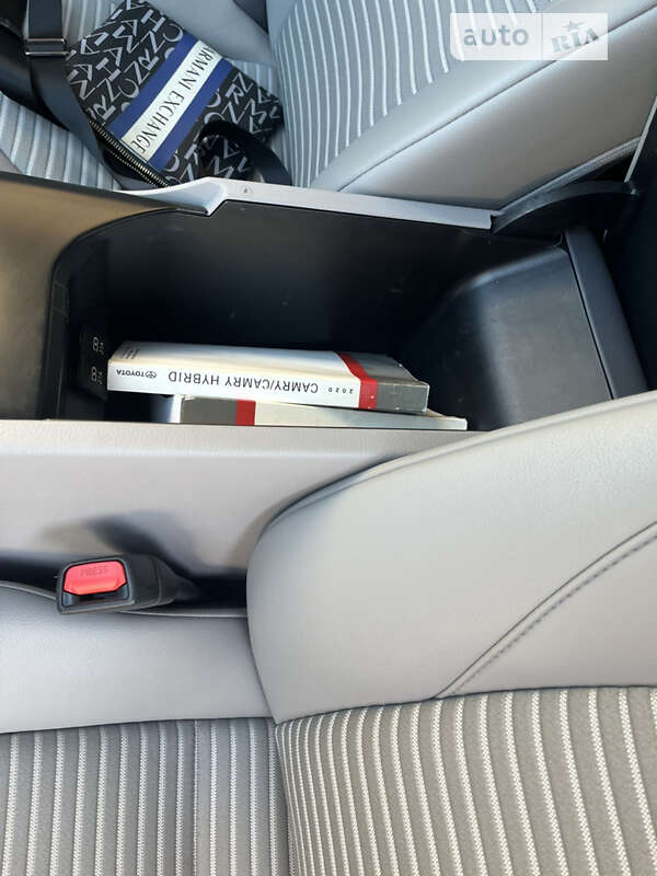 Седан Toyota Camry 2019 в Кривом Роге