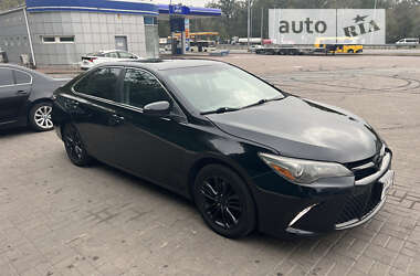 Седан Toyota Camry 2016 в Киеве