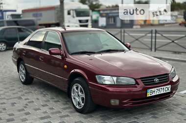 Седан Toyota Camry 1998 в Одессе