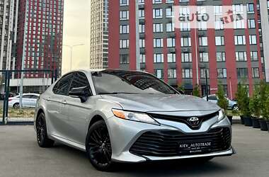 Седан Toyota Camry 2018 в Киеве