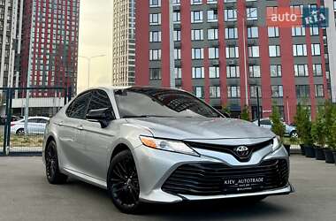 Седан Toyota Camry 2018 в Киеве