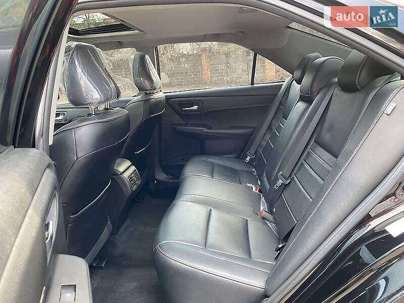 Седан Toyota Camry 2016 в Харкові