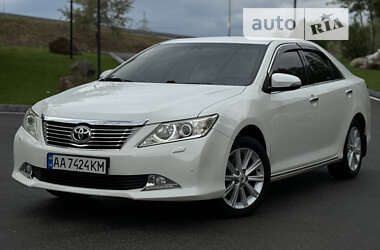 Седан Toyota Camry 2012 в Киеве