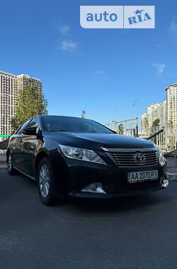 Седан Toyota Camry 2013 в Києві