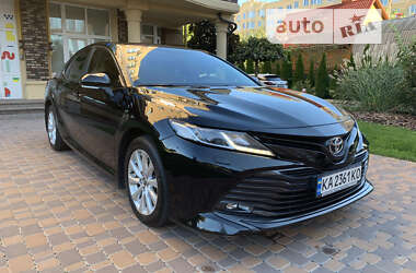 Седан Toyota Camry 2019 в Киеве