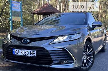 Седан Toyota Camry 2023 в Киеве