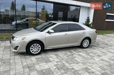 Седан Toyota Camry 2014 в Тячеве