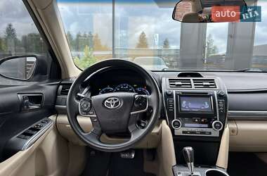 Седан Toyota Camry 2014 в Тячеве