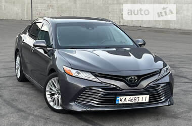 Седан Toyota Camry 2018 в Киеве