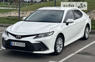 Седан Toyota Camry 2021 в Киеве