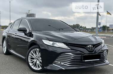 Седан Toyota Camry 2017 в Киеве