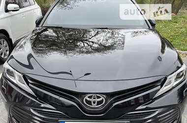 Седан Toyota Camry 2019 в Киеве