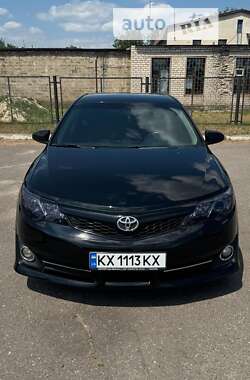 Седан Toyota Camry 2012 в Зміїві