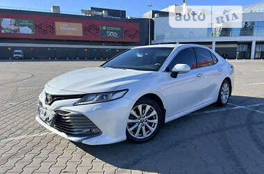 Седан Toyota Camry 2017 в Киеве