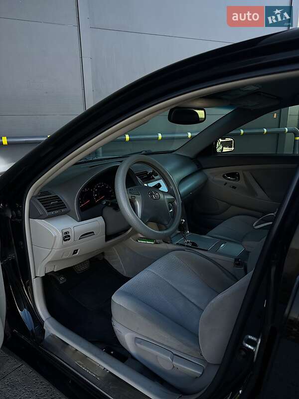 Седан Toyota Camry 2011 в Житомире