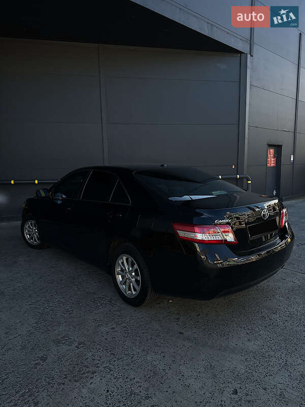 Седан Toyota Camry 2011 в Житомире