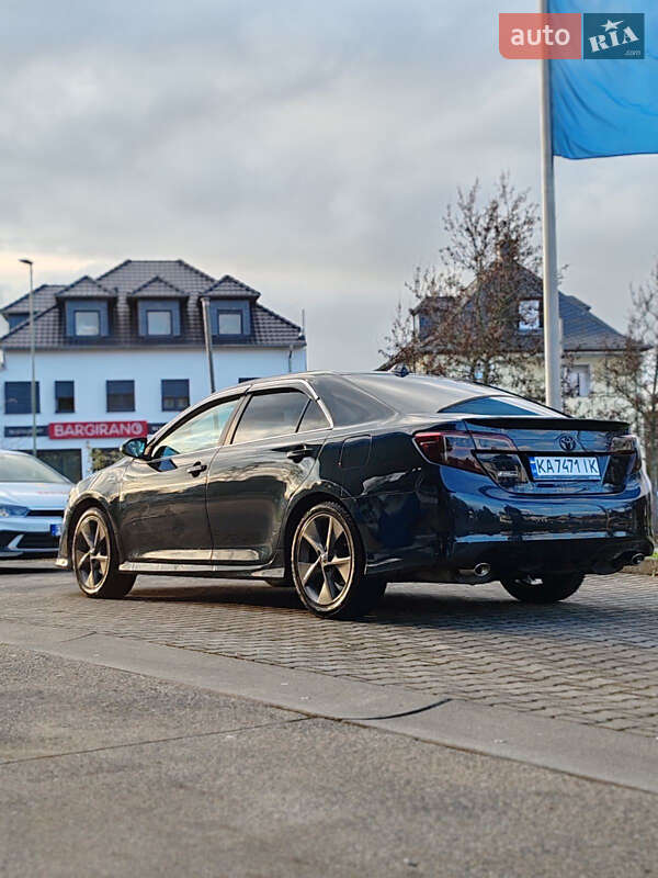 Седан Toyota Camry 2014 в Овручі