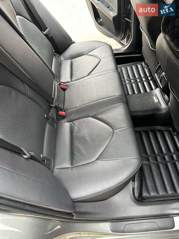 Седан Toyota Camry 2021 в Киеве