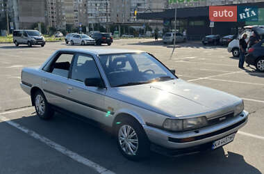 Седан Toyota Camry 1987 в Броварах