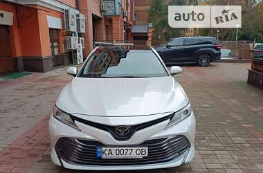 Седан Toyota Camry 2019 в Києві