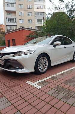 Toyota Camry 2019