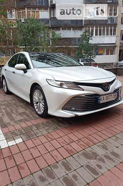 Седан Toyota Camry 2019 в Києві