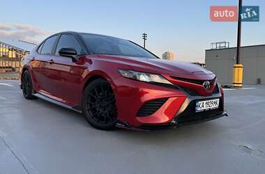 Седан Toyota Camry 2020 в Киеве