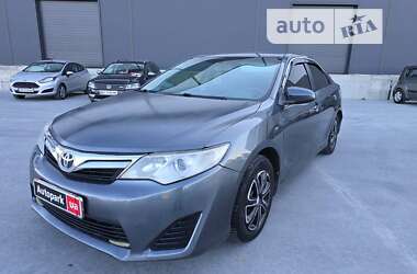 Седан Toyota Camry 2012 в Львові