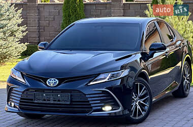 Седан Toyota Camry 2023 в Ровно