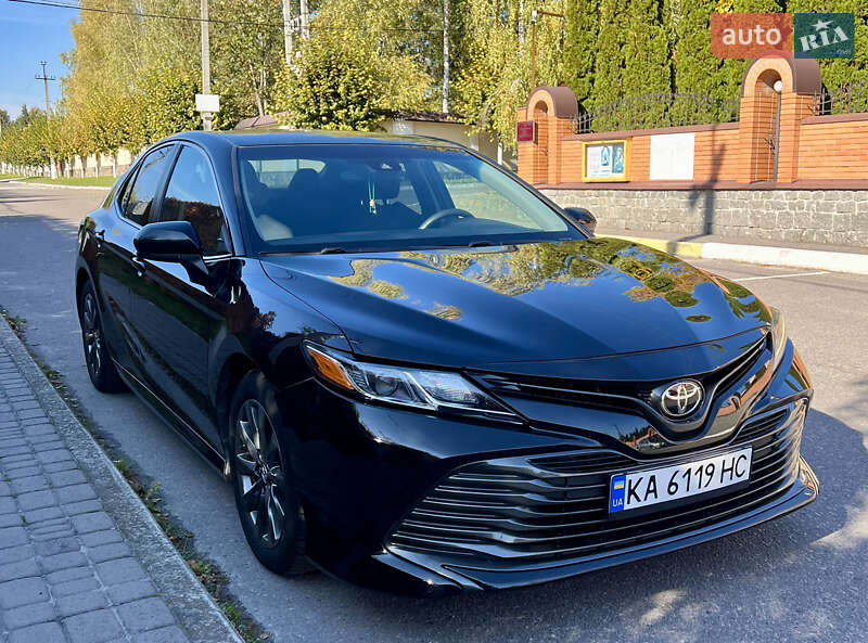 Седан Toyota Camry 2019 в Києві