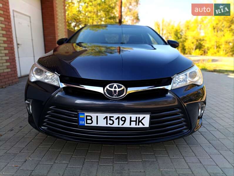 Седан Toyota Camry 2015 в Кременчуге