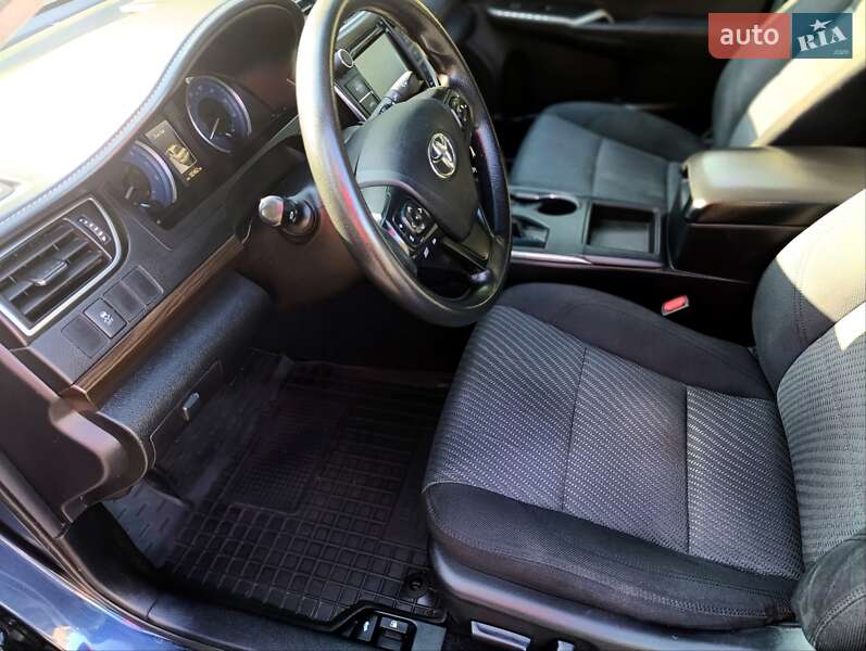 Седан Toyota Camry 2015 в Кременчуге