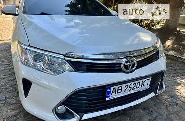 Седан Toyota Camry 2016 в Киеве