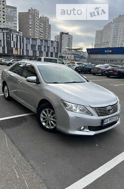 Седан Toyota Camry 2012 в Києві