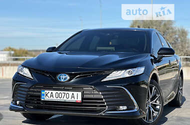 Седан Toyota Camry 2023 в Киеве