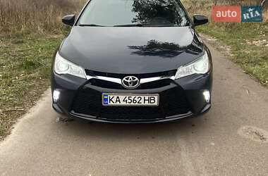 Седан Toyota Camry 2015 в Вишгороді