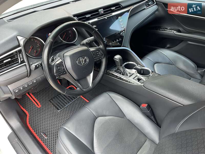 Седан Toyota Camry 2018 в Луцьку