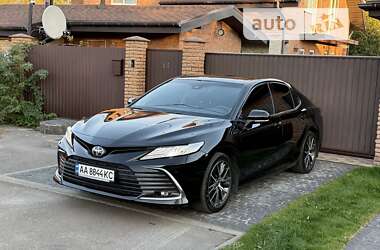 Седан Toyota Camry 2022 в Киеве