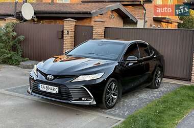 Седан Toyota Camry 2022 в Києві