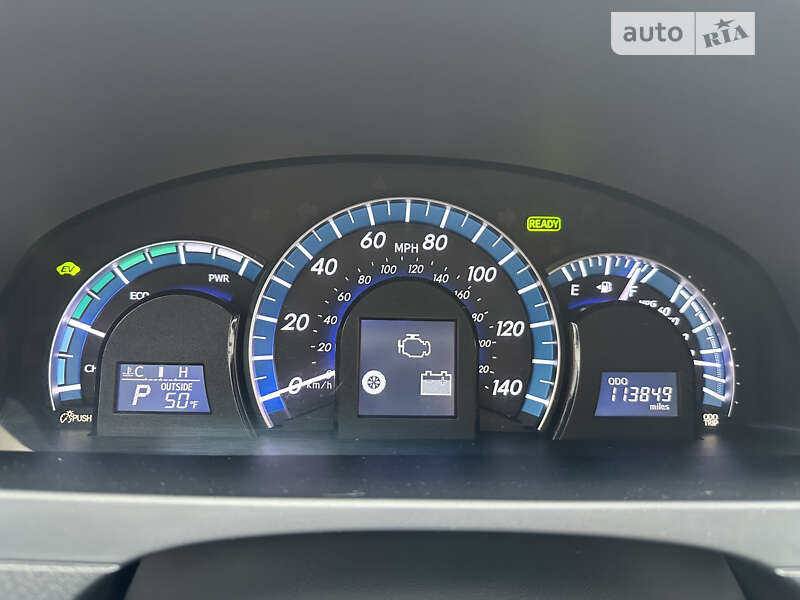 Седан Toyota Camry 2014 в Дніпрі