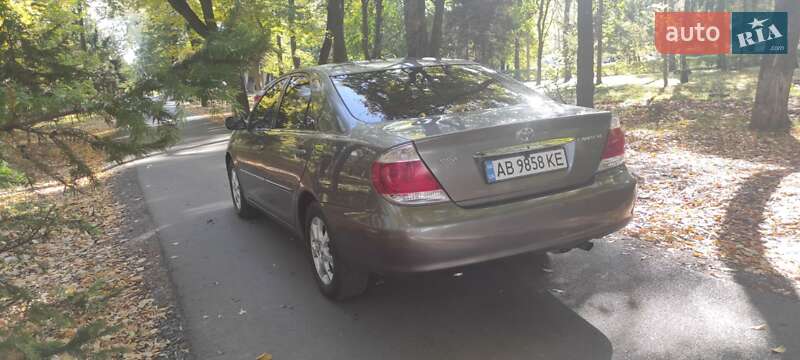 Седан Toyota Camry 2005 в Виннице