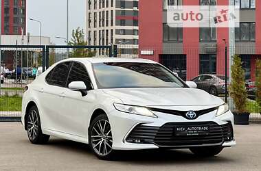 Седан Toyota Camry 2022 в Києві