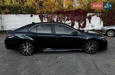 Toyota Camry 2021