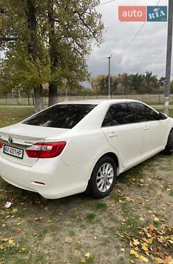 Седан Toyota Camry 2013 в Зачепиловке