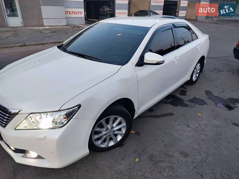 Седан Toyota Camry 2012 в Першотравенске