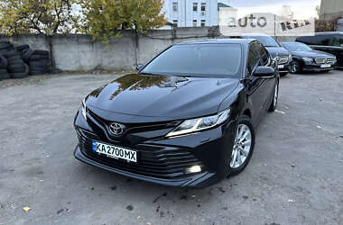 Седан Toyota Camry 2017 в Киеве