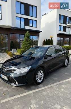 Седан Toyota Camry 2017 в Ужгороді