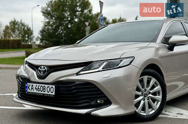 Седан Toyota Camry 2017 в Киеве