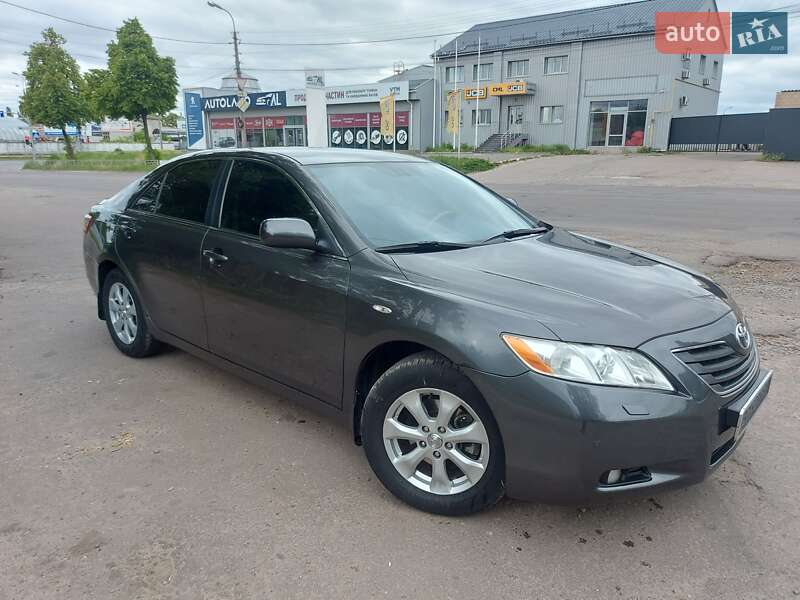 Седан Toyota Camry 2008 в Чернигове